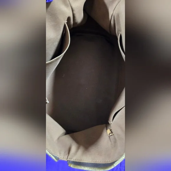 Louis Vuitton Tivoli GM Shoulder Bag - Picture 12 of 16